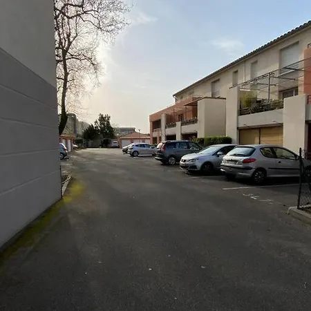 Joli Avec Terrasse Calmont (Aveyron)